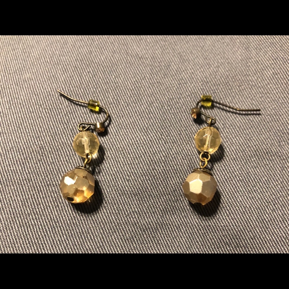 ⚡️Champagne beaded drop earrings. GUC.